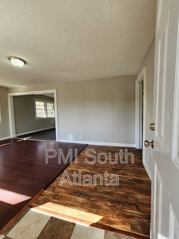 Foto del edificio - 1459 Stockbridge Rd
