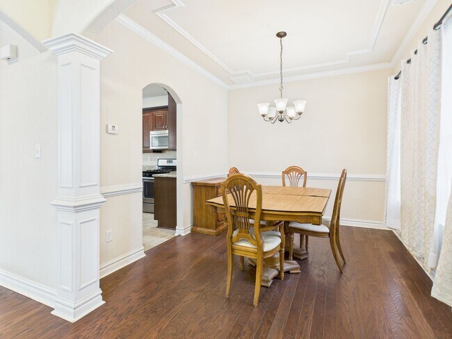 Building Photo - Spacious 4-bedroom, 3-bathroom home in Che...