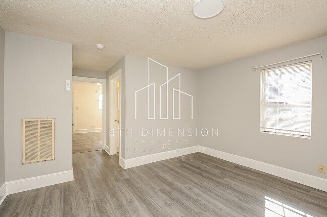 Building Photo - "Charming 1 Bedroom Duplex in Greensboro -...