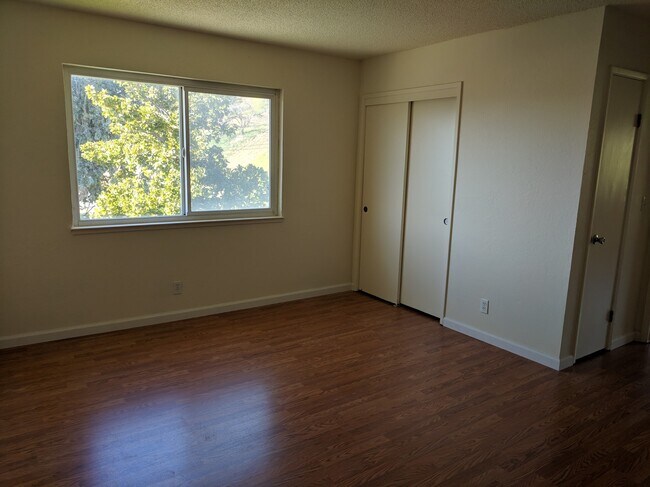 Building Photo - 1444 Calle Oriente