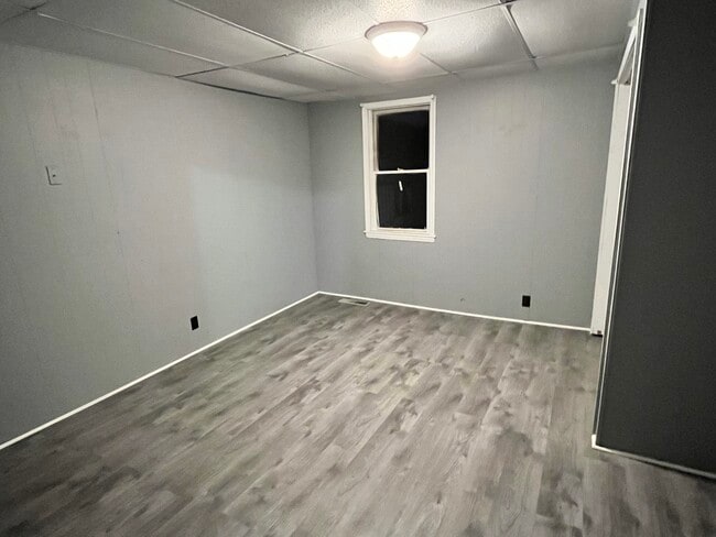 Building Photo - 629 E Broadway St