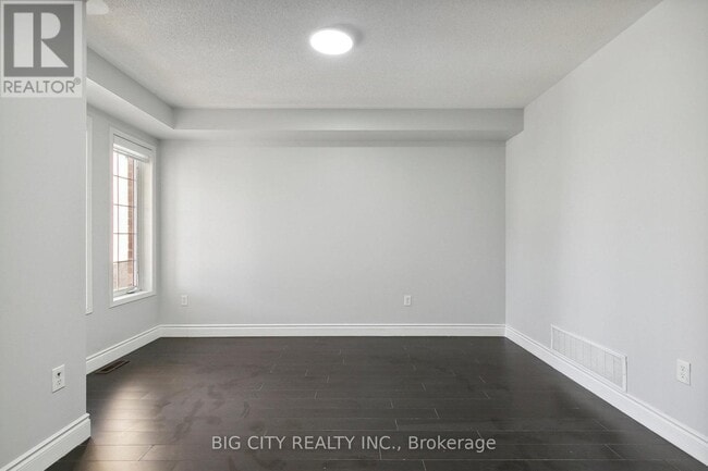 Building Photo - 27 Angier Crescent