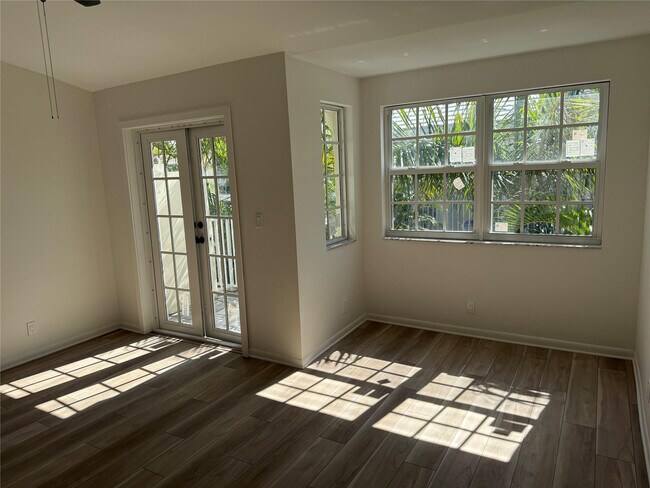 Building Photo - 4525 Bougainvilla Dr