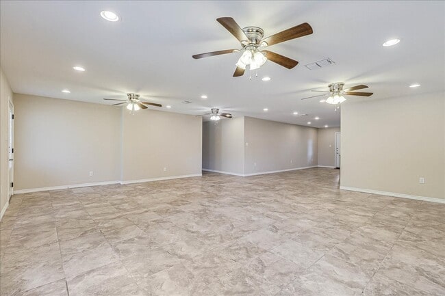 Building Photo - 2111 E Lott Ave