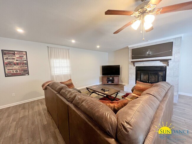 Foto del edificio - Gorgeous 3 Bedroom Home in Shalimar!
