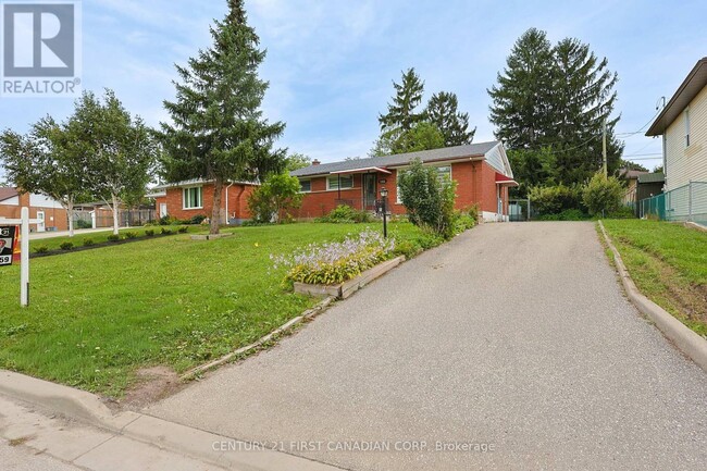 Building Photo - 268 Burlington Crescent
