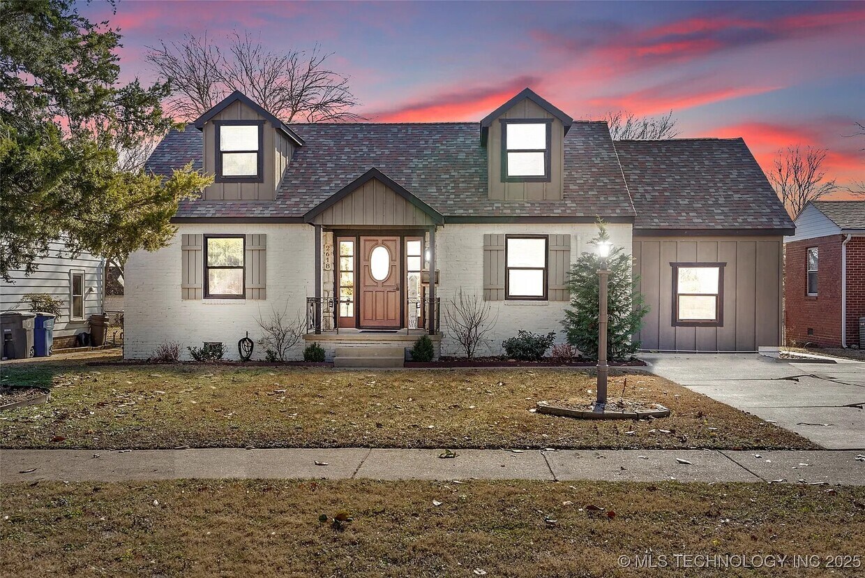 Foto principal - 2618 E 2nd St