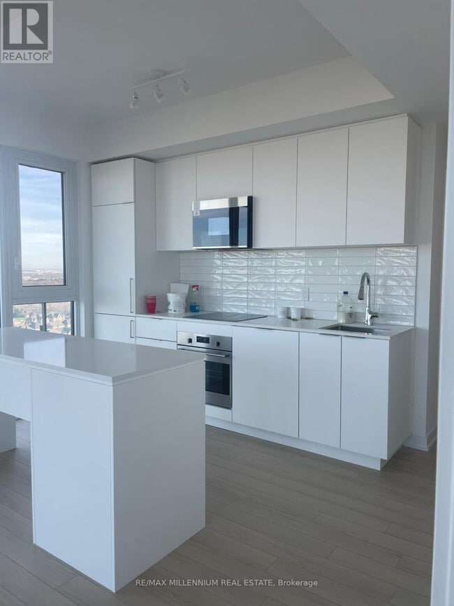 Building Photo - 15 Skyridge Dr