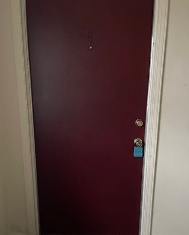 Building Photo - Newly Remodeled Apartment Camelot Drive 4 ...