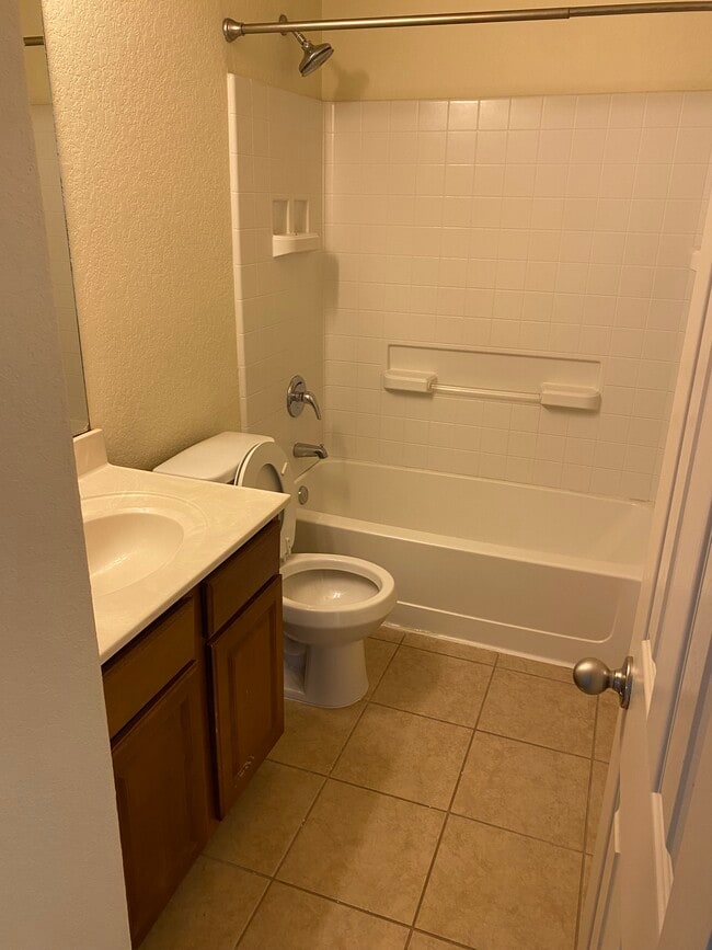 Second bathroom - 7931 Sterling Mnr