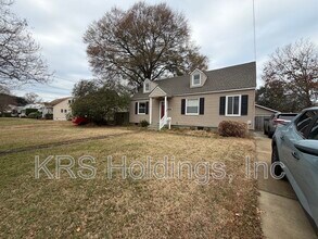 Building Photo - 412 E Westmont Ave