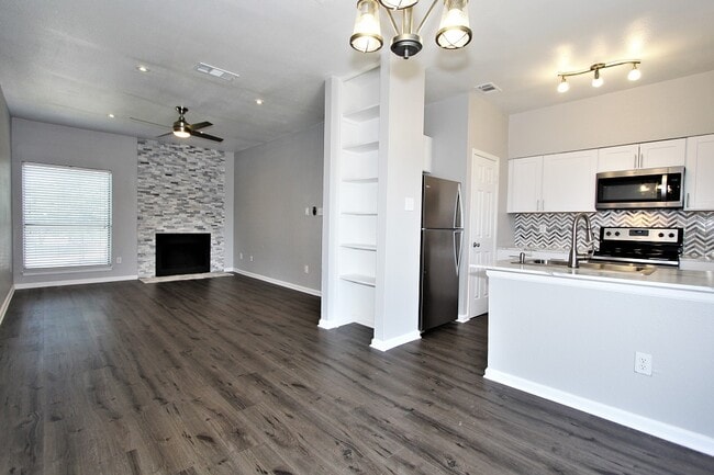 Building Photo - Tramor at the Oaks Apartments