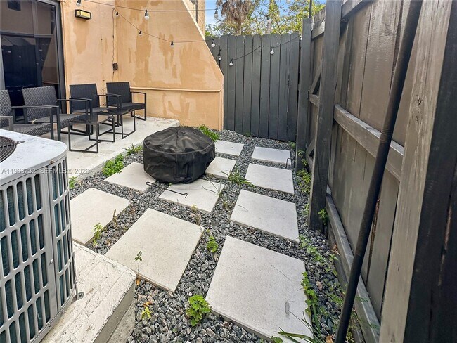 Building Photo - 110 SW 108th Ave