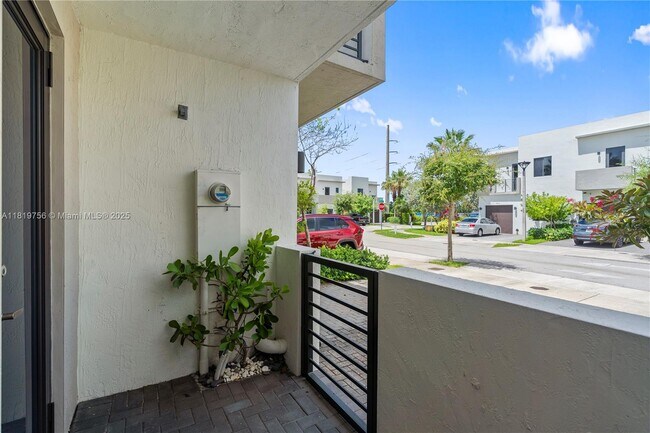 Building Photo - 535 SW 91st Pl
