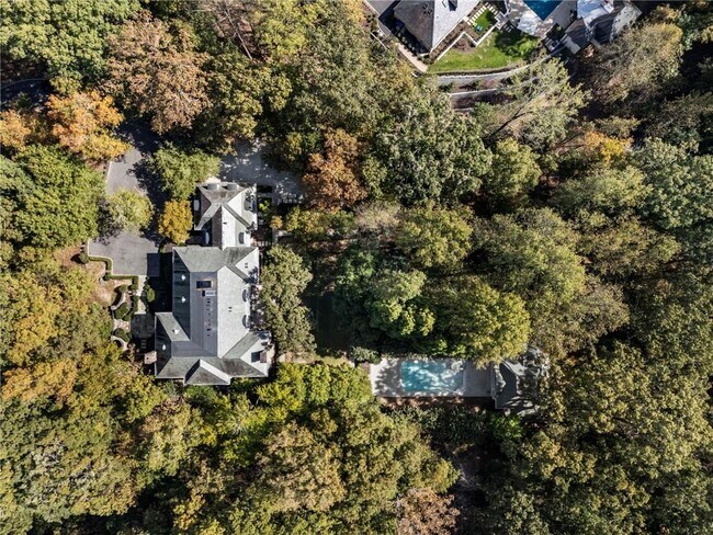 Foto del edificio - 2485 W Wesley Rd NW