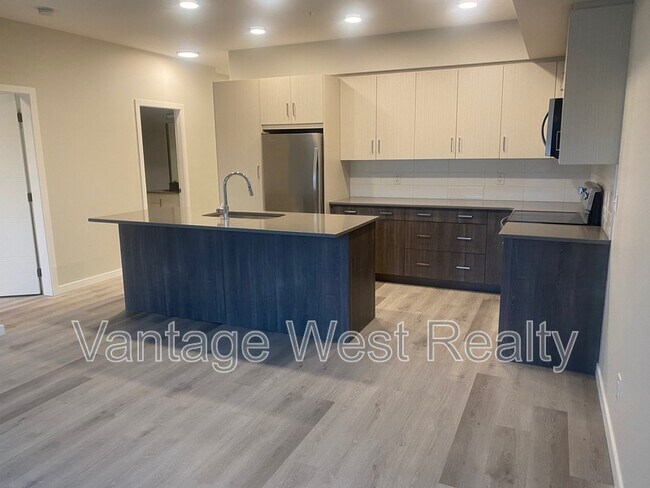 Photo du bâtiment - 2301-2301 Carrington Rd