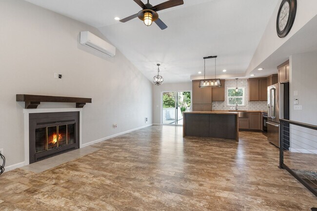 Building Photo - Beautiful 3/2 South Hill Home