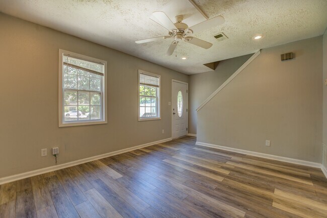 Sala de estar - 302 Atlanta Ave SE