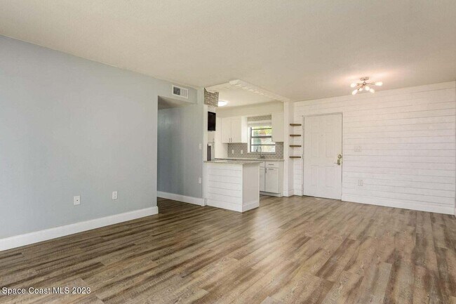 Building Photo - 2253 Flower Tree Cir