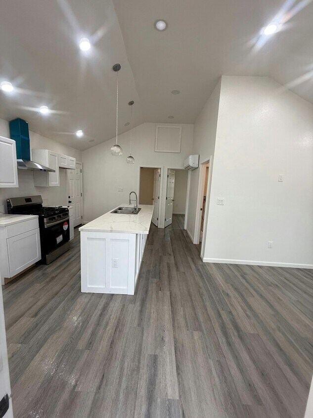 Foto principal - 4619 S Raymond Ave