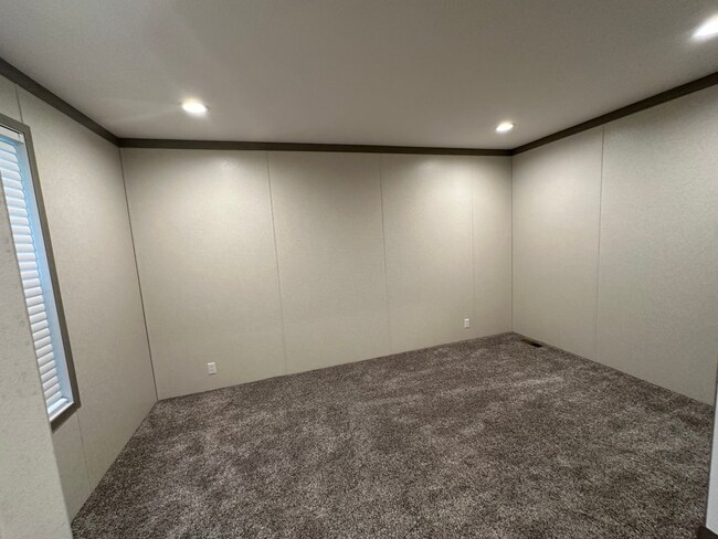 Building Photo - 5490 Blindmans Cove
