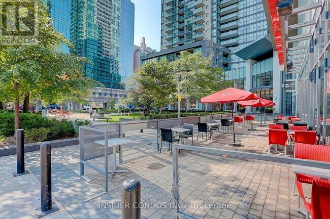 Building Photo - 5162 Yonge St