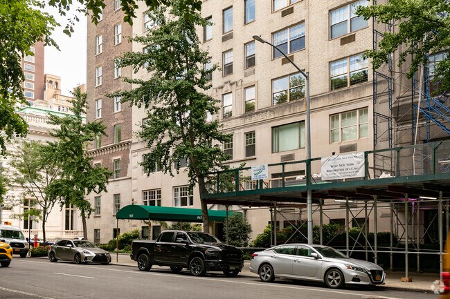 Building Photo - 965 Fifth Ave