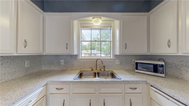 Building Photo - 1000 Holleman Dr