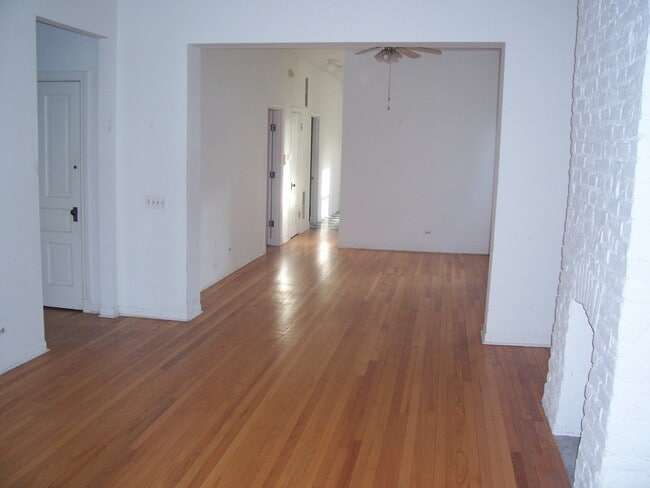Long and open 33'x12' - 1545 Barry W Ave
