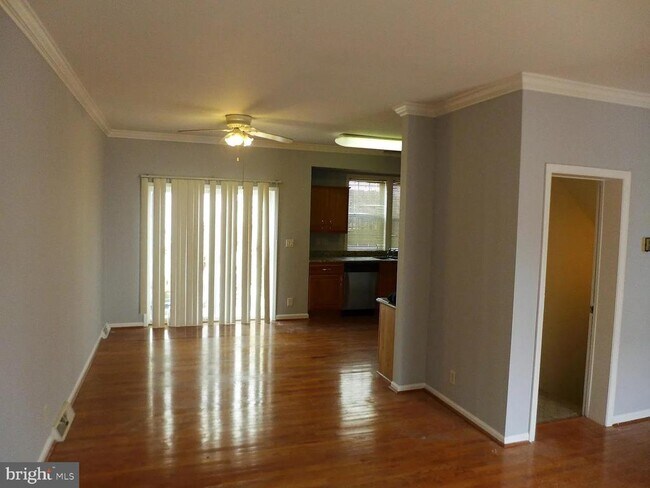Foto del edificio - 7324 Willow Glen Way