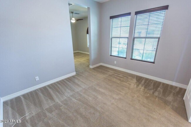 Building Photo - 3125 E Half Hitch Pl
