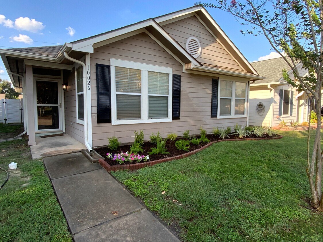 Front - 10026 Farrell Dr
