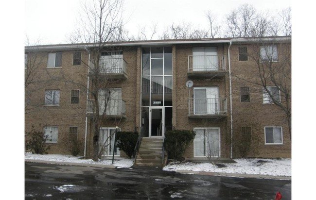 Building Photo - Yearling Court Apartments