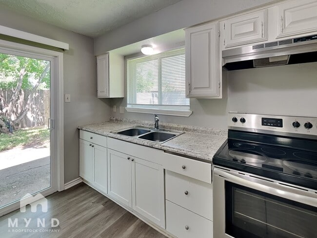 Building Photo - 12615 Enchanted Path Dr