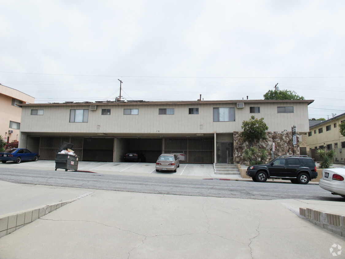 Building Photo - 1521 College View Dr