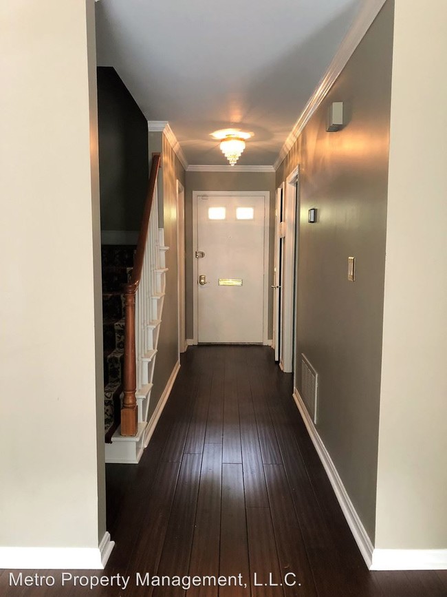 Building Photo - 4 br, 3.5 bath Apartment - 2919 Wycliff Road