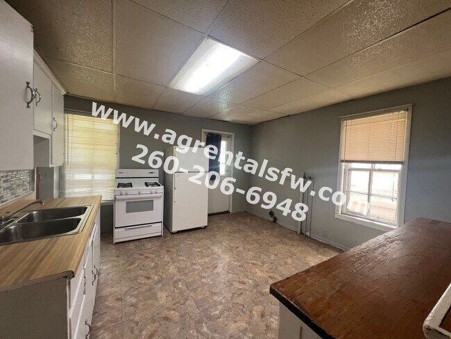 Building Photo - 3 Bedroom House -$200 off first months rent