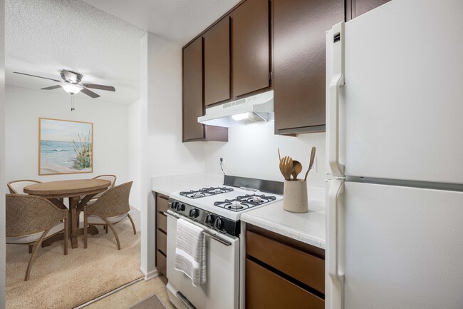Building Photo - Oceanwood Apartments
