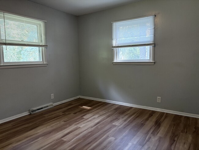 Building Photo - 1524 Waldman Ave