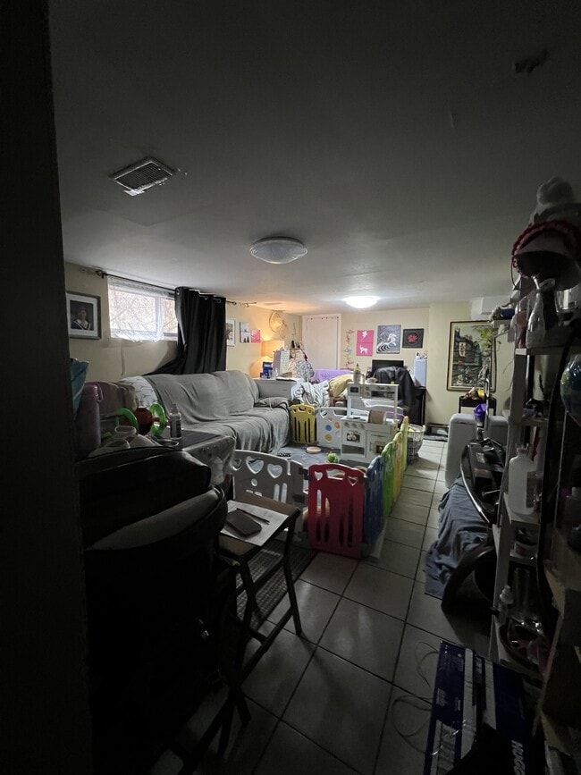 Building Photo - 89 Cleta Dr