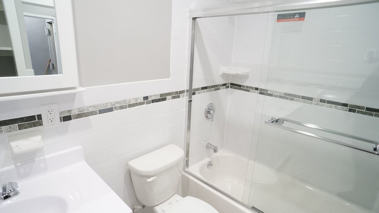 Building Photo - 354 E 134th St