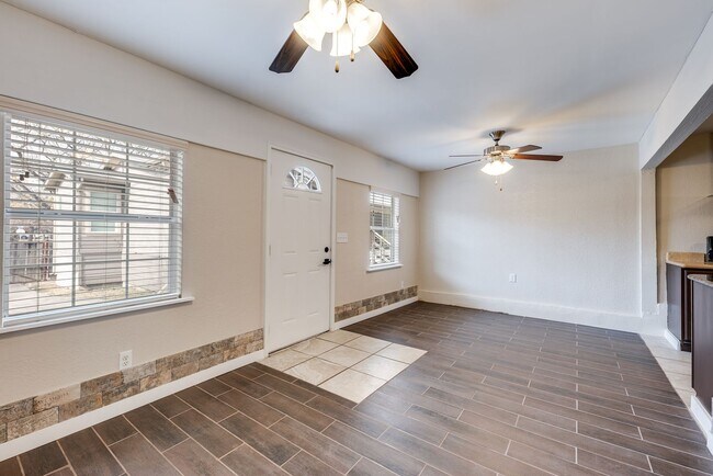 Building Photo - MONTICELLO PARK STUDIO APARTMENT