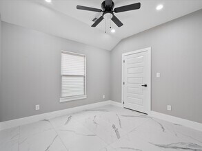 Building Photo - 9114 Everglade Dr