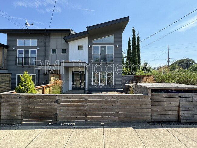 Foto del edificio - 7576 N Curtis Ave