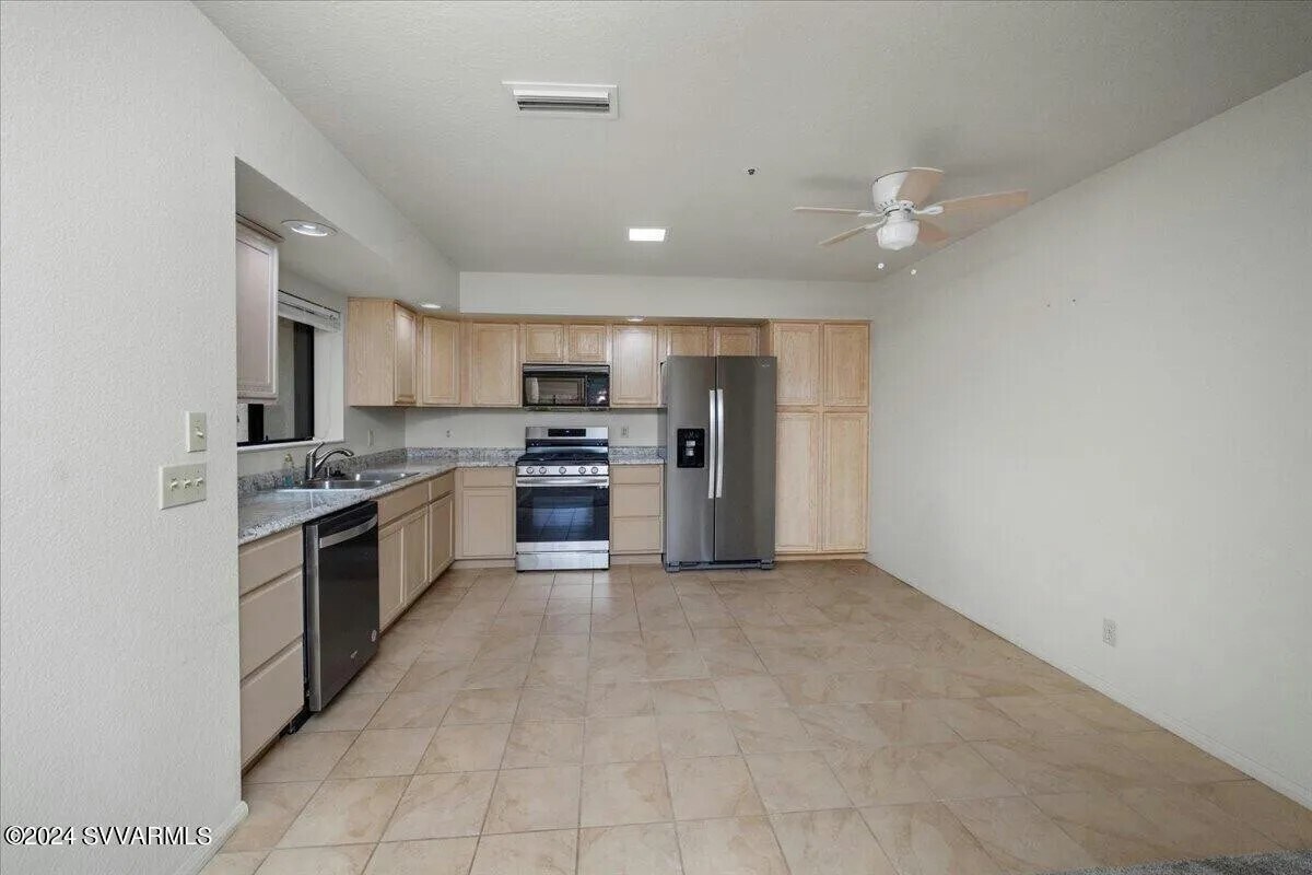 Kitchen - 320 Navahopi Rd