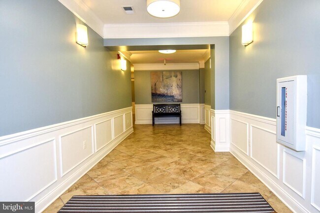 Foto del edificio - THIS IS AN ACTIVE ADULT, AGE RESTRICTED COMMUNITY. MUST BE 55+.