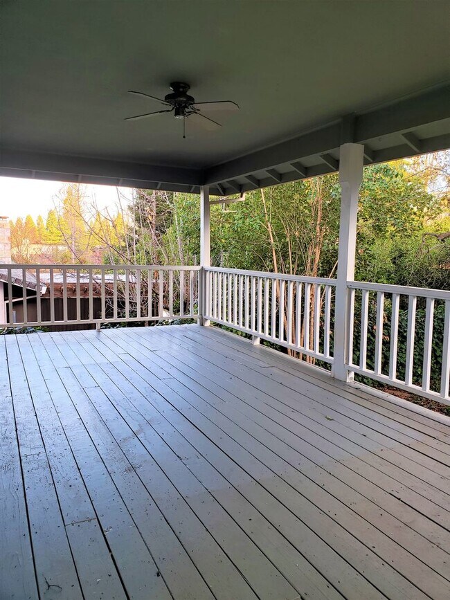 Building Photo - 4 bedroom 2 1/2 bath home in Sunset Oaks