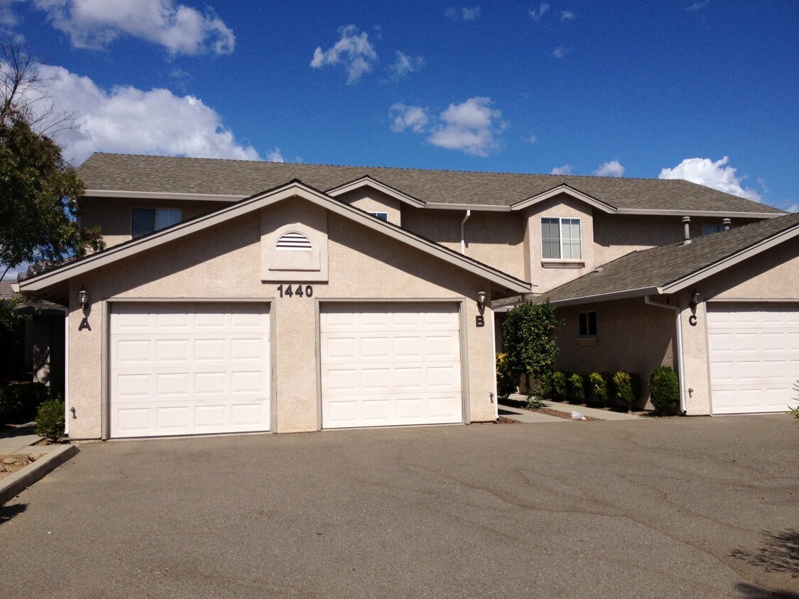 1365 Serrano Pl, Redding, CA 96003 Townhome Rentals in Redding CA