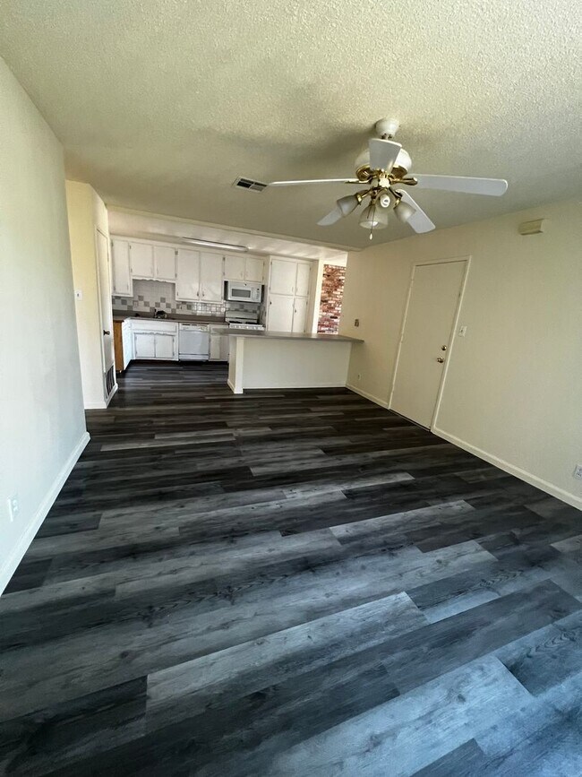 Foto del edificio - 5335-37 CASTLE STREET