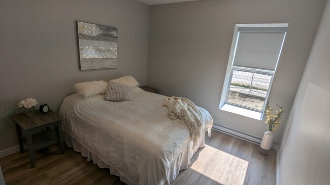 Building Photo - 475 St Anne's Rd